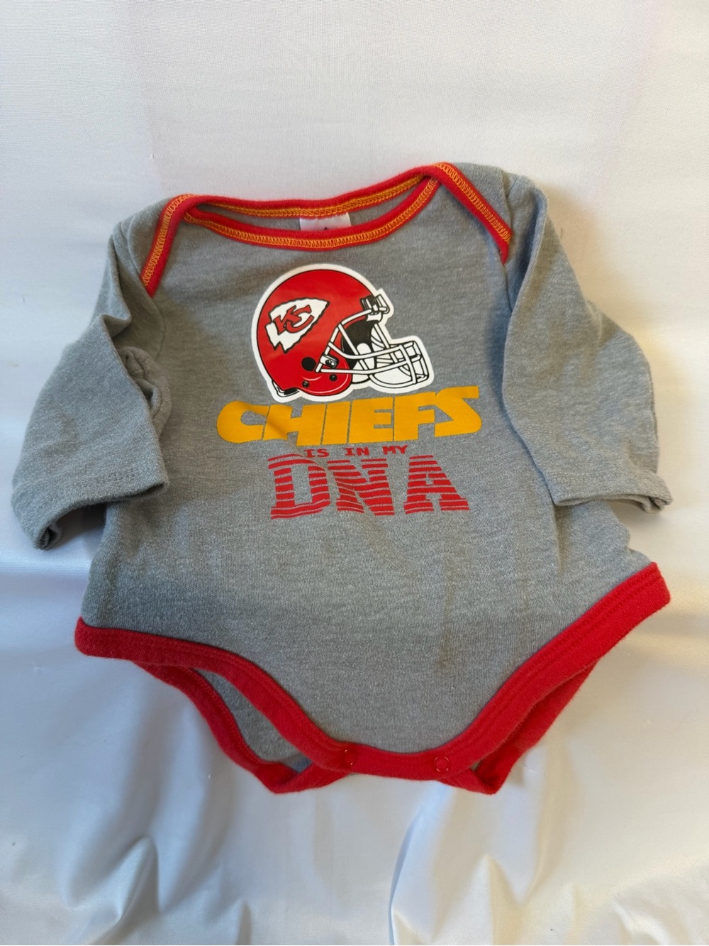 Gray long-sleeve infant bodysuit, Kansas City Chiefs size 0-3 months